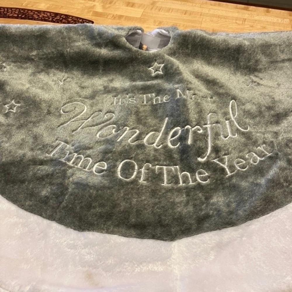 Christmas tree skirt